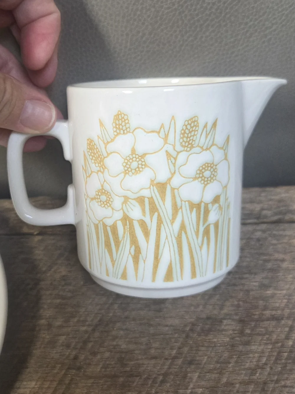 5 Pieces Vintage Hornsea England Pottery in the Fleur pattern ~ Bin 1E